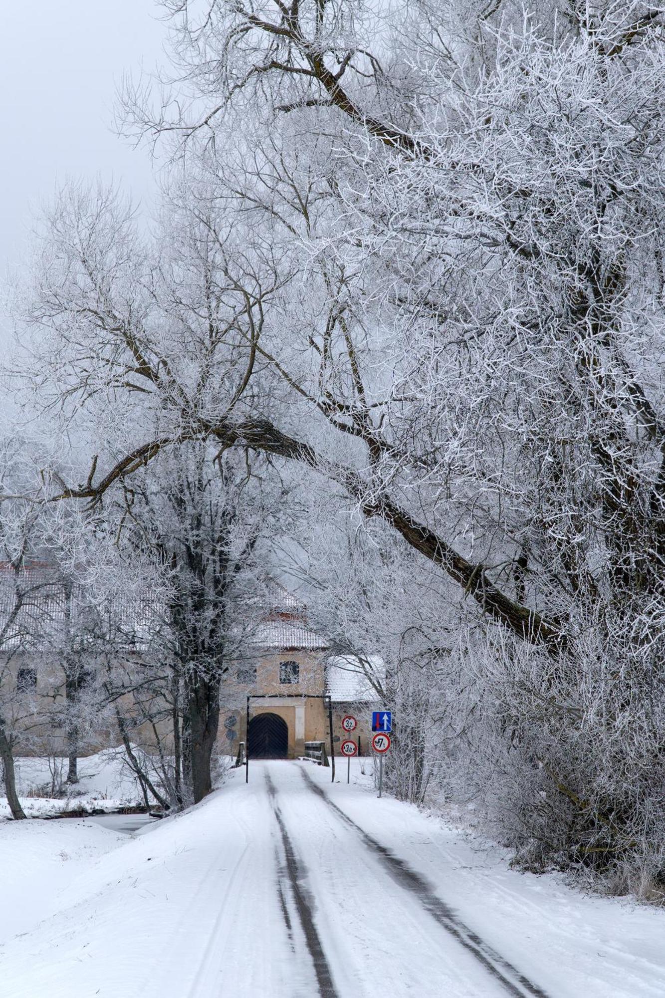 Hotel Slokenbekas Muiza à Milzkalne Extérieur photo